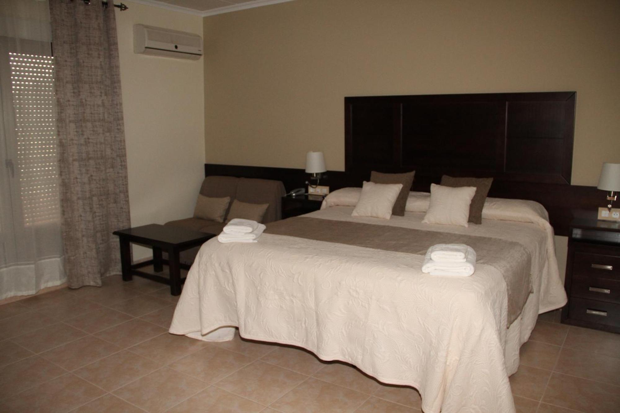 Hotel Don Juan Puente De Genave ภายนอก รูปภาพ