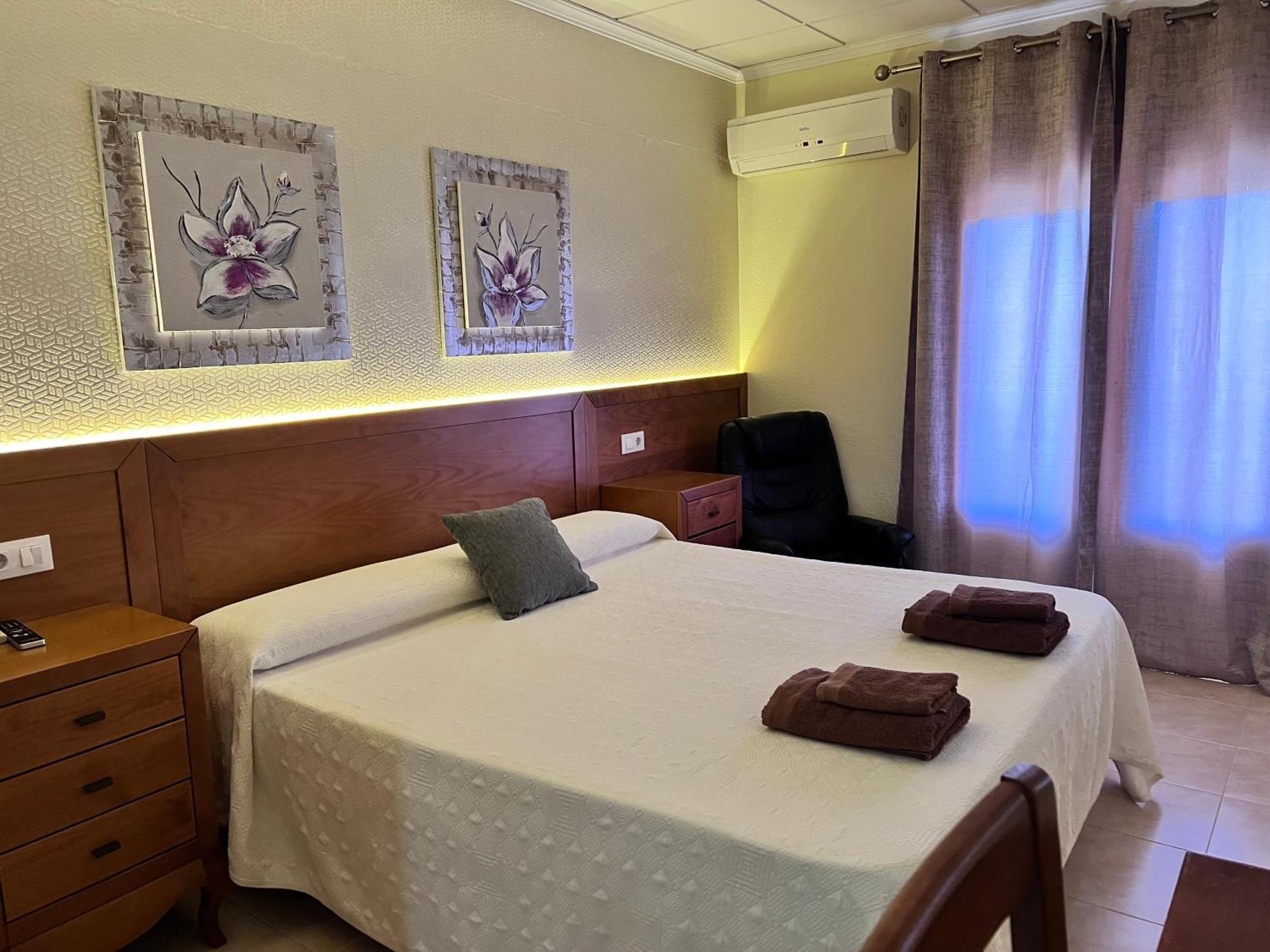 Hotel Don Juan Puente De Genave ภายนอก รูปภาพ