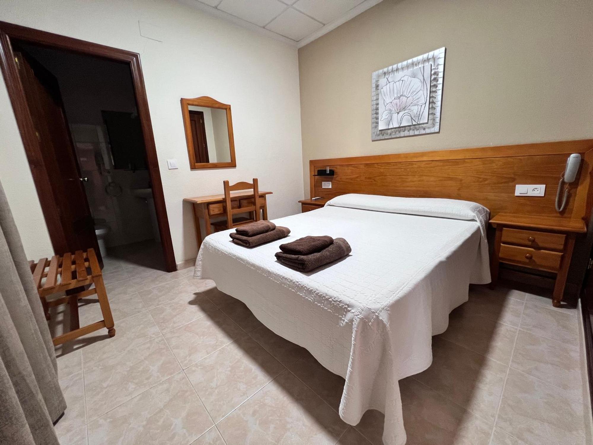 Hotel Don Juan Puente De Genave ภายนอก รูปภาพ