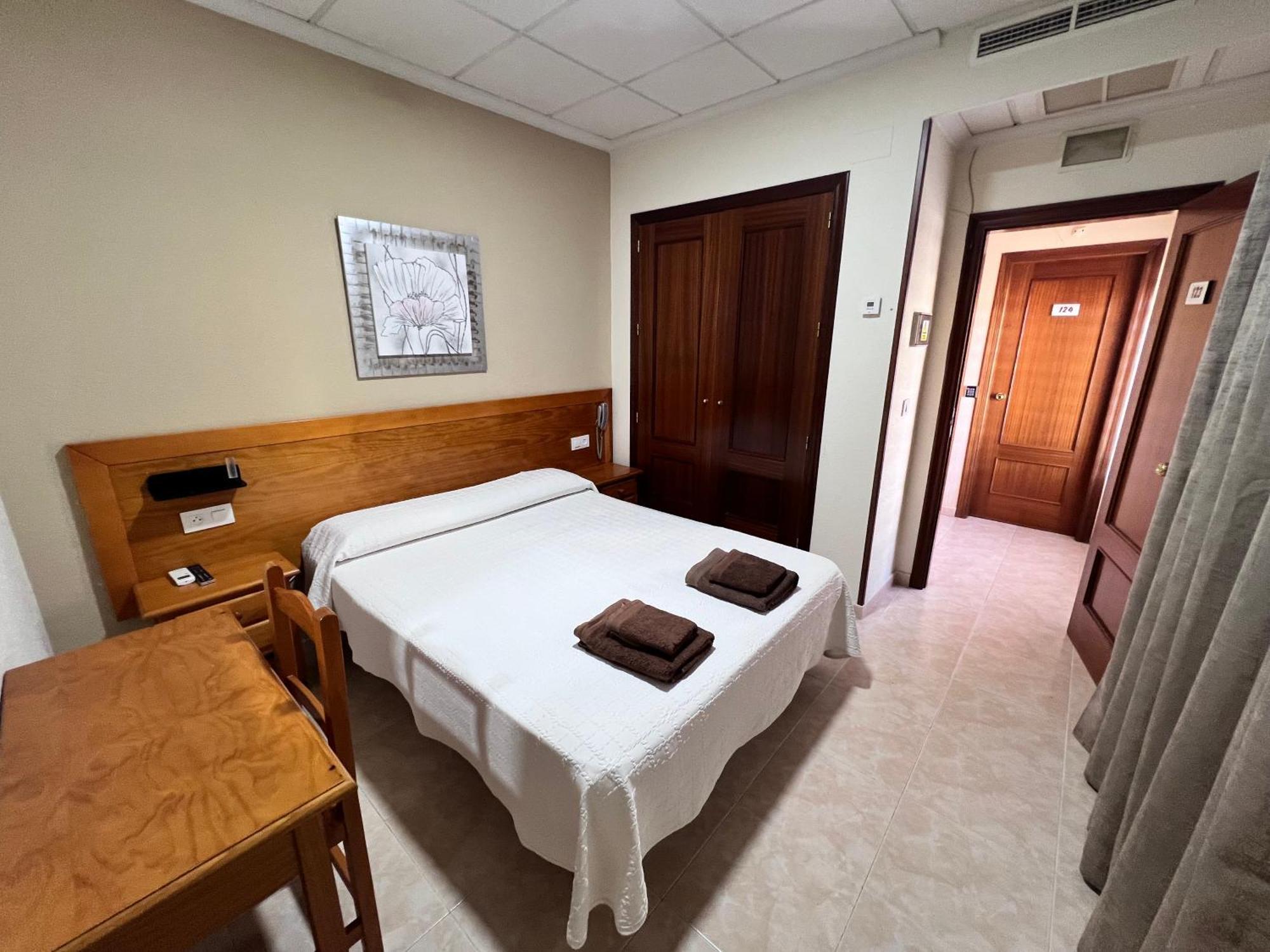 Hotel Don Juan Puente De Genave ภายนอก รูปภาพ