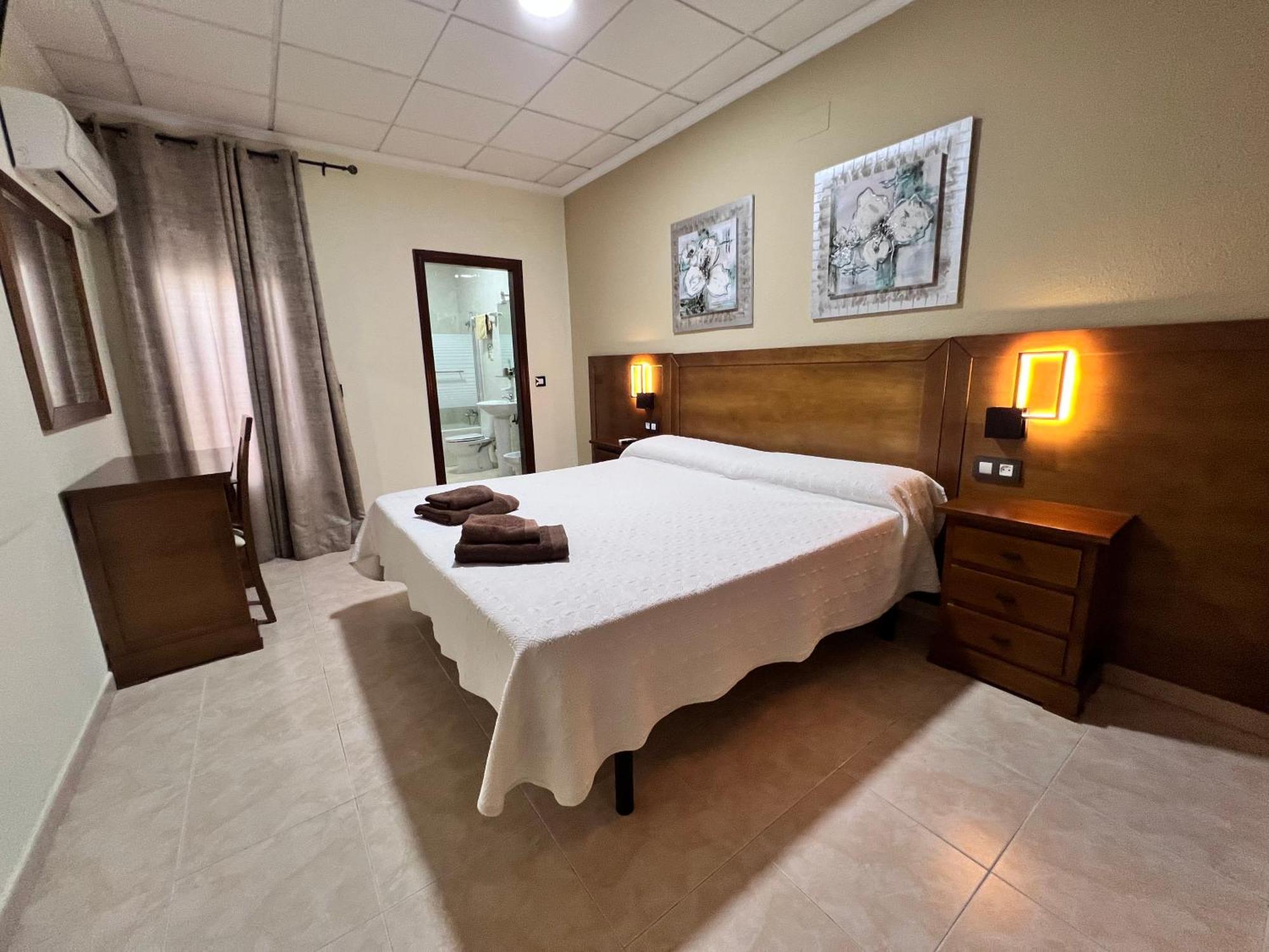 Hotel Don Juan Puente De Genave ภายนอก รูปภาพ