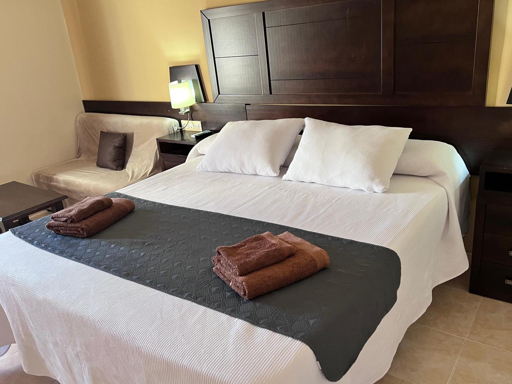 Hotel Don Juan Puente De Genave ภายนอก รูปภาพ