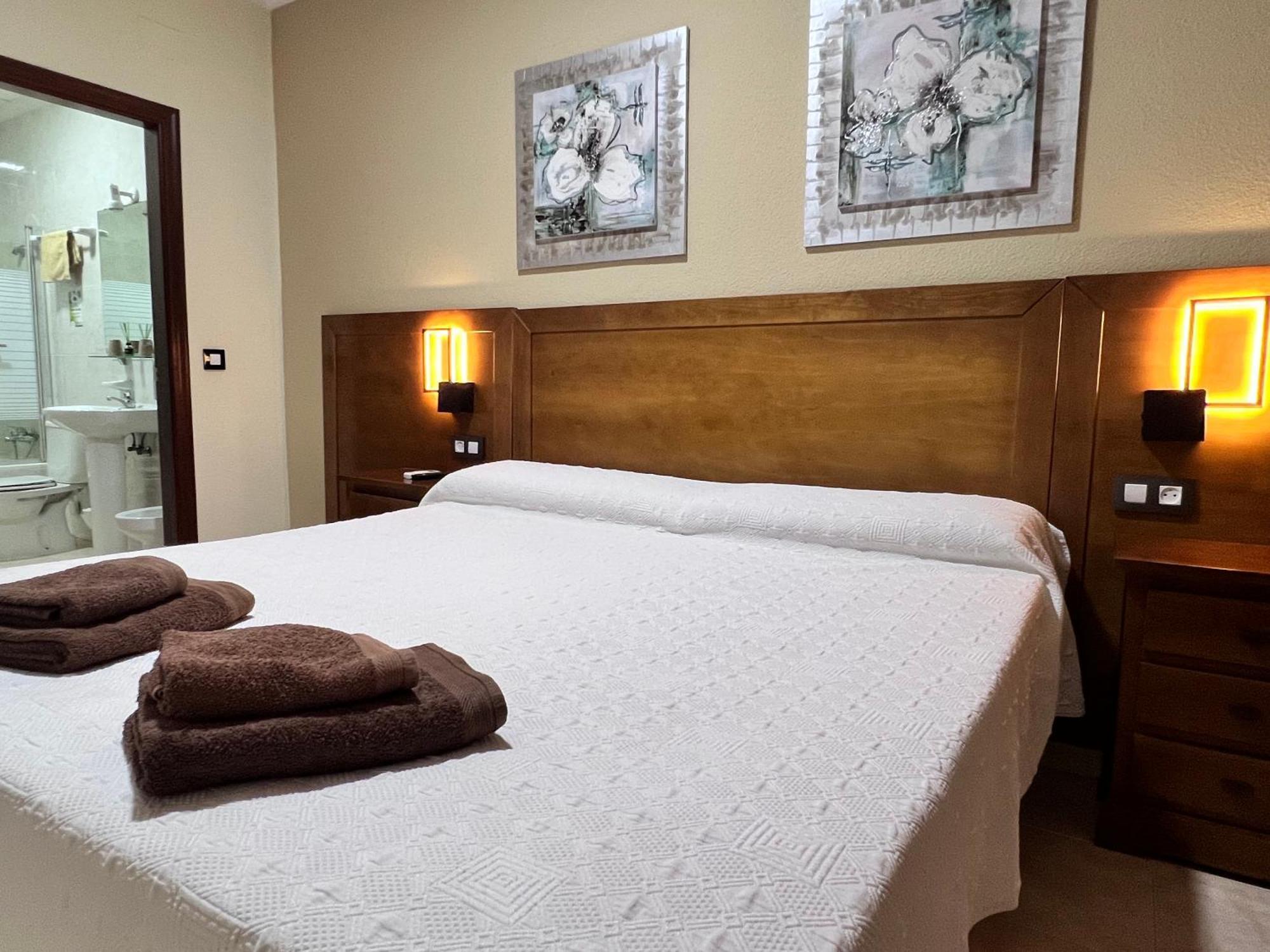 Hotel Don Juan Puente De Genave ภายนอก รูปภาพ