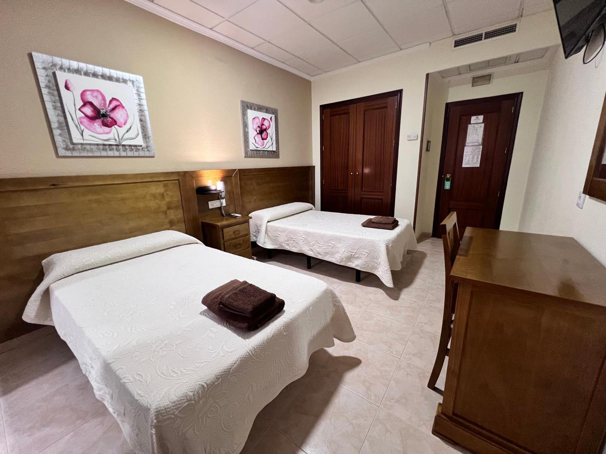 Hotel Don Juan Puente De Genave ภายนอก รูปภาพ