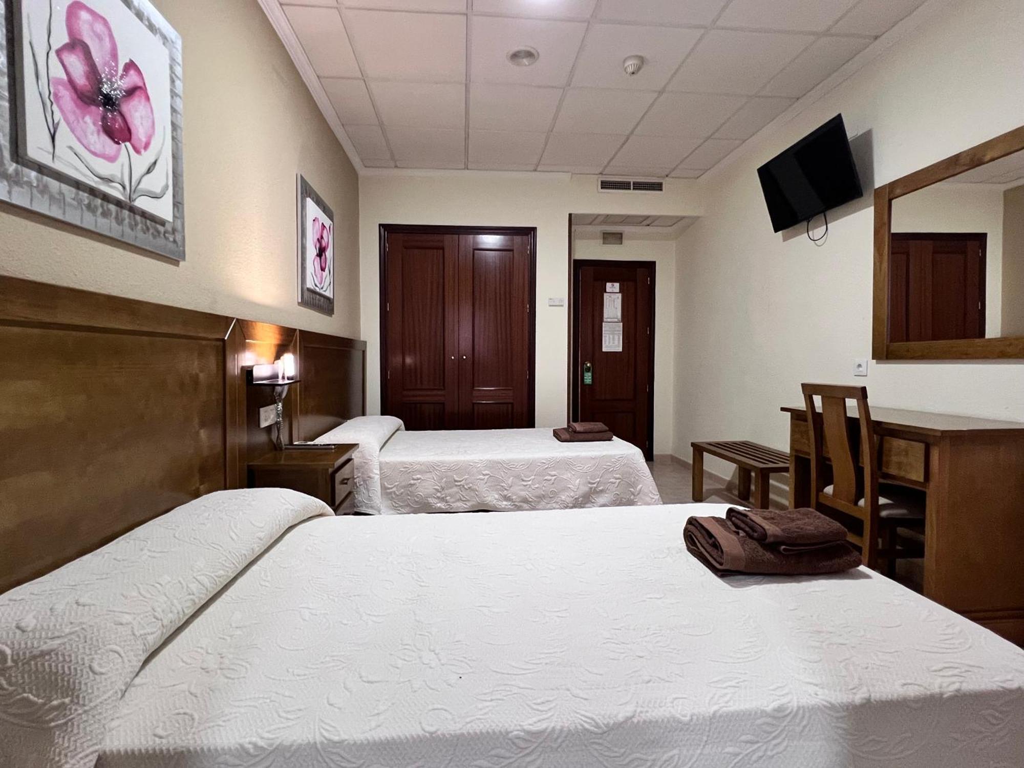 Hotel Don Juan Puente De Genave ภายนอก รูปภาพ