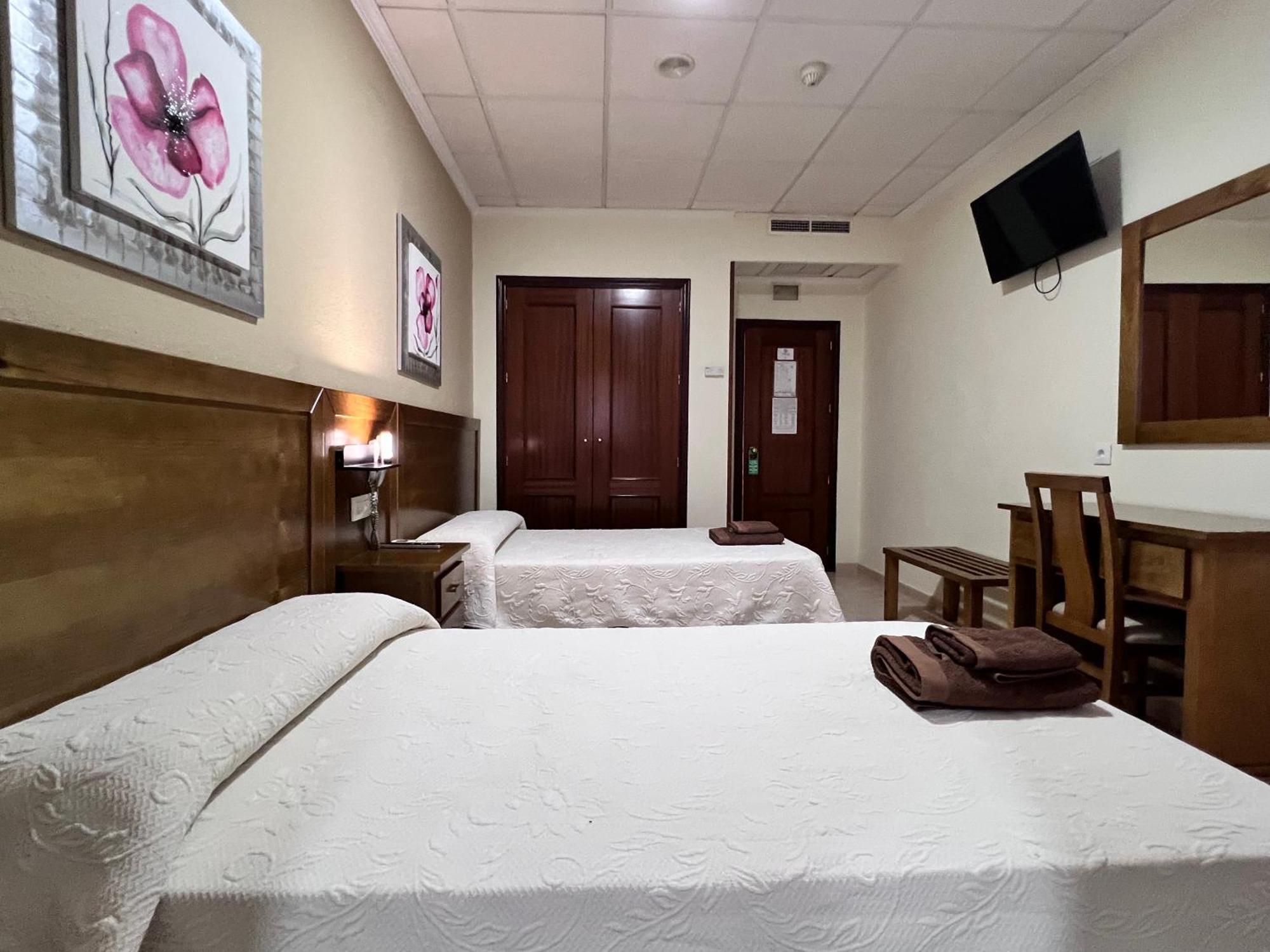 Hotel Don Juan Puente De Genave ภายนอก รูปภาพ