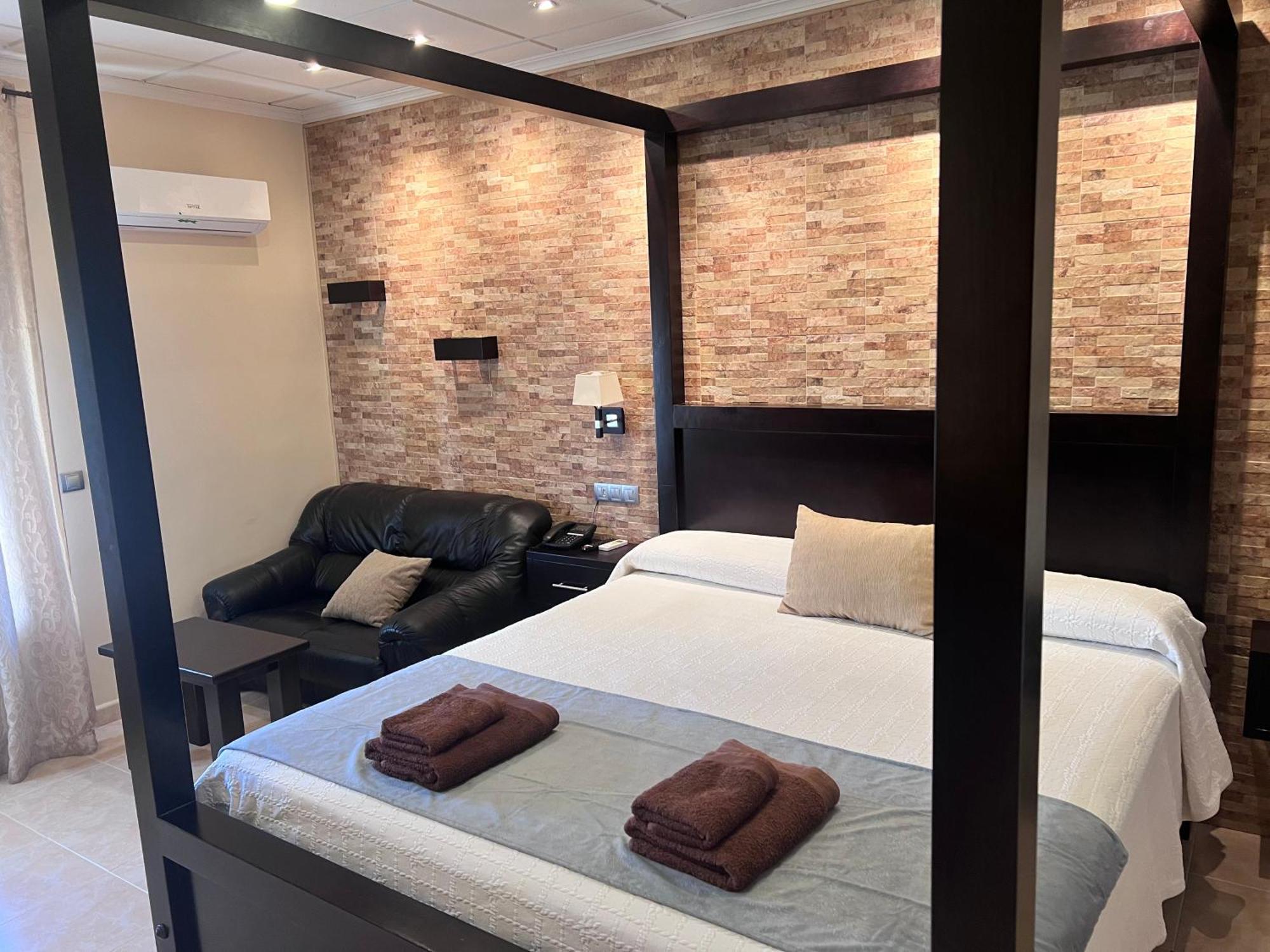 Hotel Don Juan Puente De Genave ภายนอก รูปภาพ